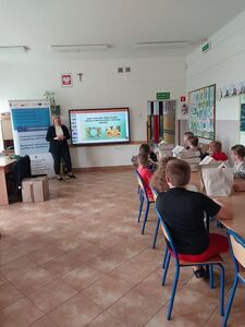 Warsztaty ekologiczno- przyrodnicze w Szkole Podstawowej w Janowcu „Budujemy domki dla owadów”.