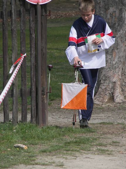 Zawodnicy UKS ARKADY RASZKÓW NA MISTRZOSTWACH MORAW w biegu na orientację PTENI 12-13.04.2008 CZECHY