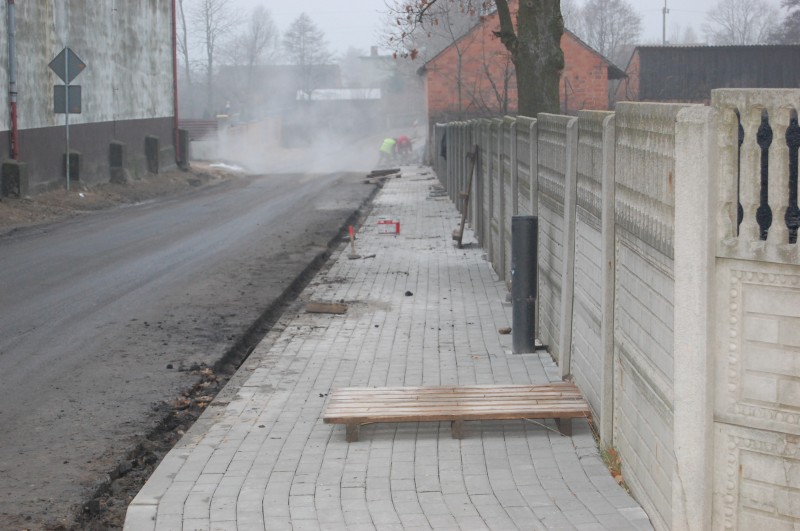 Kolejne drogi i chodniki w przebudowie