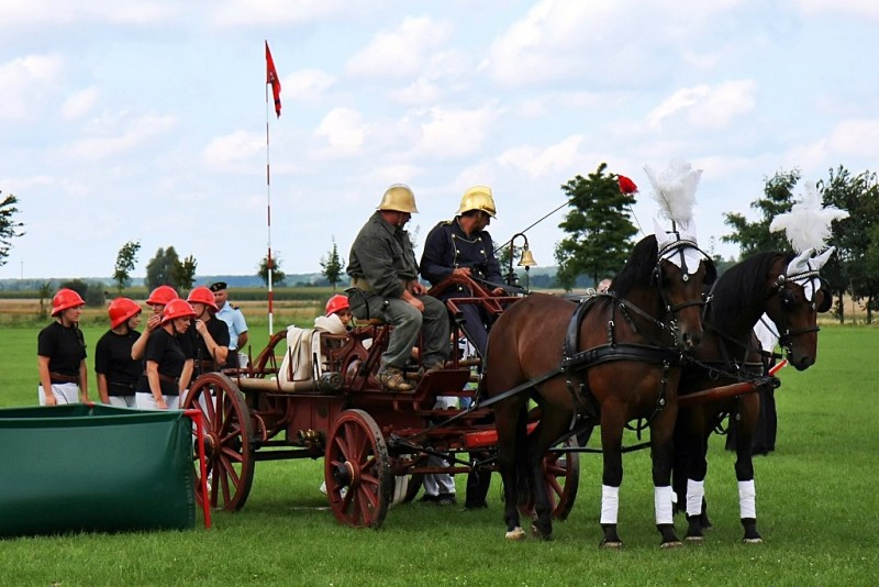 VII Powiatowe Zawody Sikawek Konnych – Raszków 2010