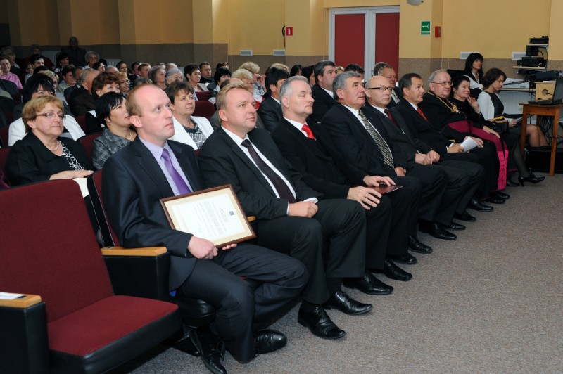 Ksiądz kanonik Bolesław Nowak Honorowym Obywatelem Gminy i Miasta Raszków