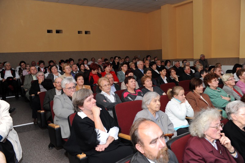 Ksiądz kanonik Bolesław Nowak Honorowym Obywatelem Gminy i Miasta Raszków