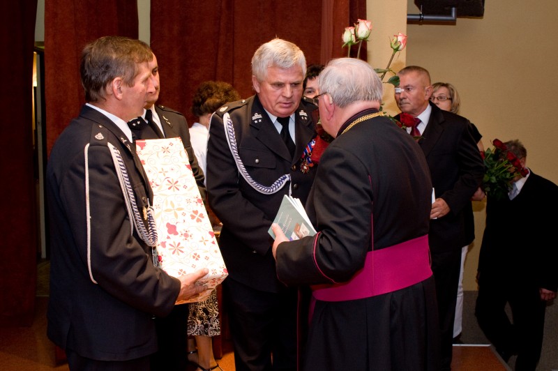 Ksiądz kanonik Bolesław Nowak Honorowym Obywatelem Gminy i Miasta Raszków