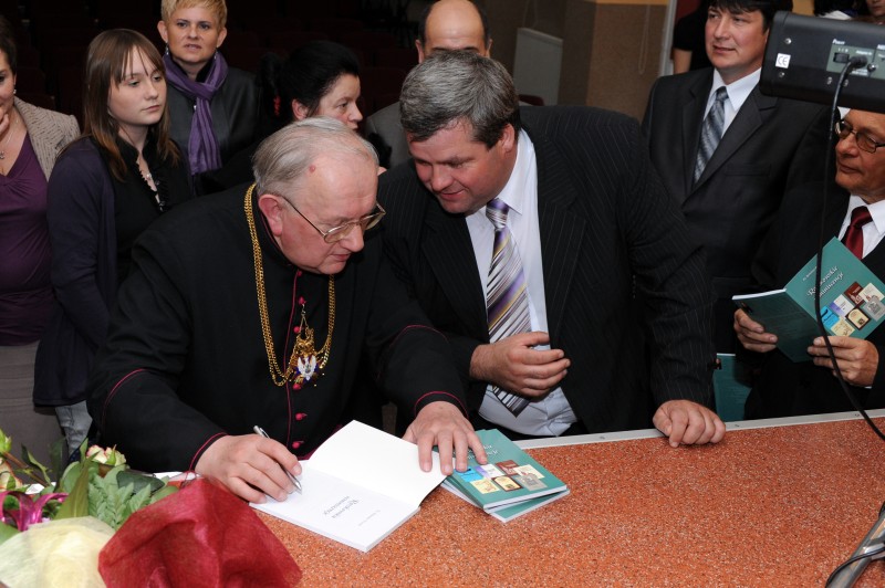 Ksiądz kanonik Bolesław Nowak Honorowym Obywatelem Gminy i Miasta Raszków