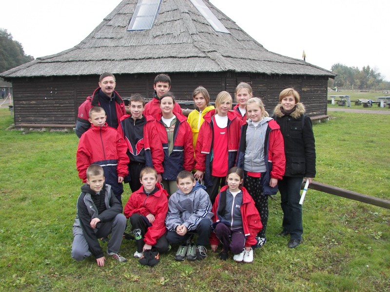 MISTRZOSTWA POWIATU OSTROWSKIEGO   W SZTAFETOWYCH BIEGACH PRZEŁAJOWYCH  ODOLANÓW  18.10.2010