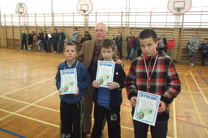 ŚWIĘTO NIEPODLEGŁOŚCI W GMINIE RASZKÓW NA SPORTOWO