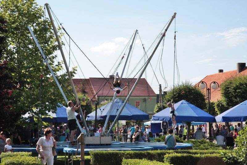 "Miasto budzi się"