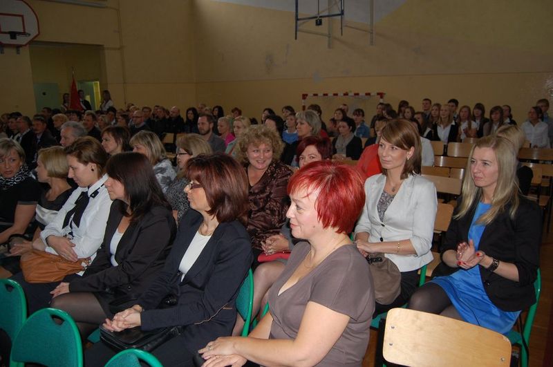 Ślubowanie klas pierwszych w raszkowskim gimnazjum