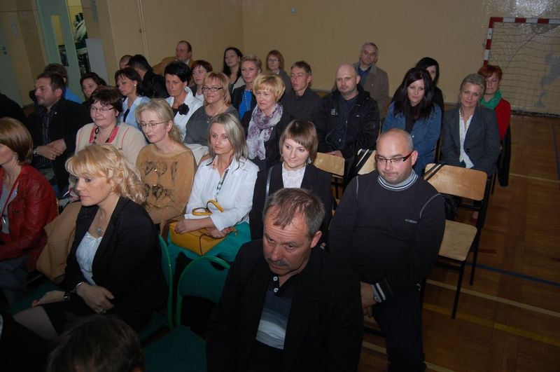 Ślubowanie klas pierwszych w raszkowskim gimnazjum