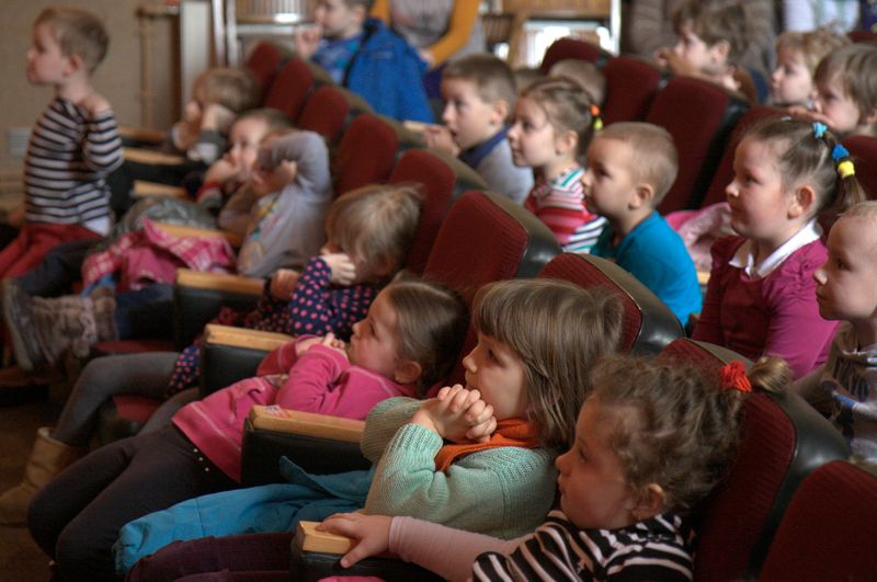 Teatr Igraszka zaprasza na spektakl pt.:"Zaczarowane pantofelki"