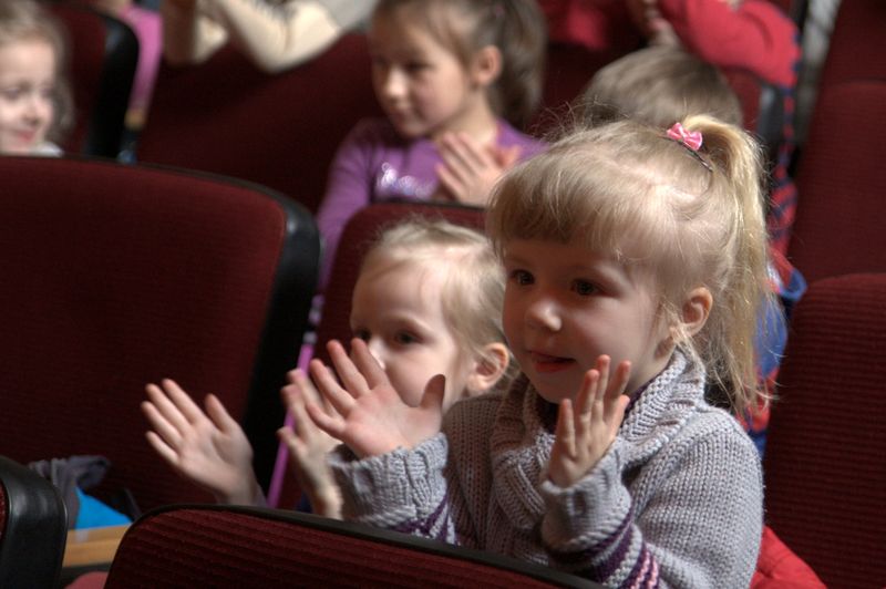 Teatr Igraszka zaprasza na spektakl pt.:"Zaczarowane pantofelki"