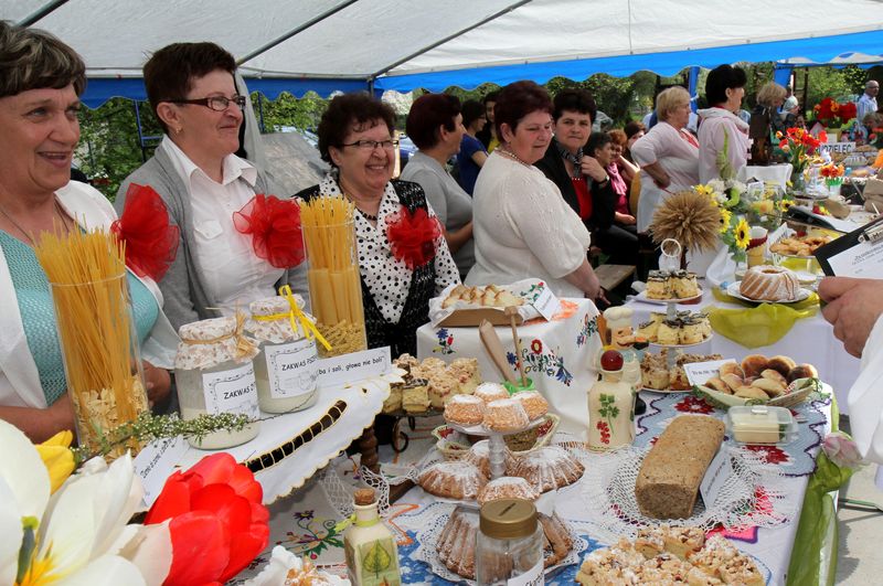 Chlebem pachnące prezentacje KGW w Raszkowie