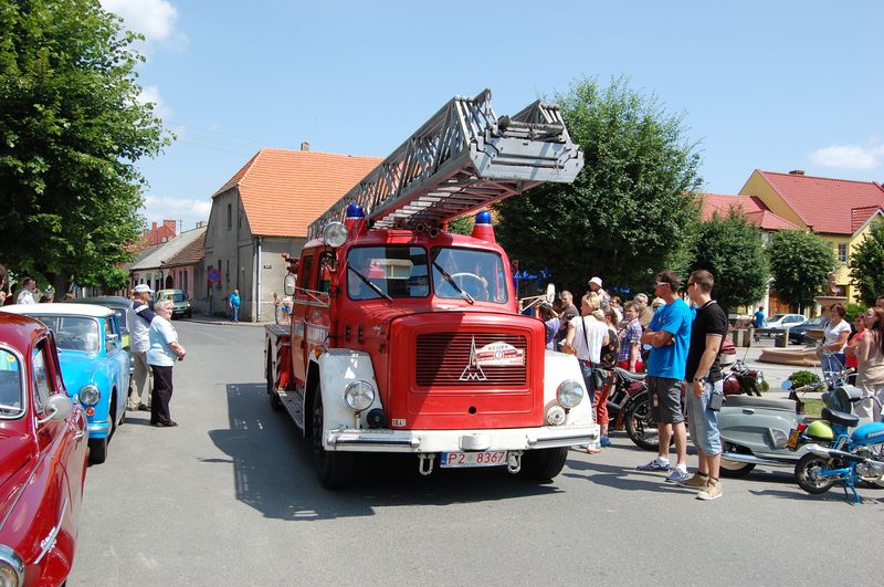 Zabytkowe pojazdy w Raszkowie