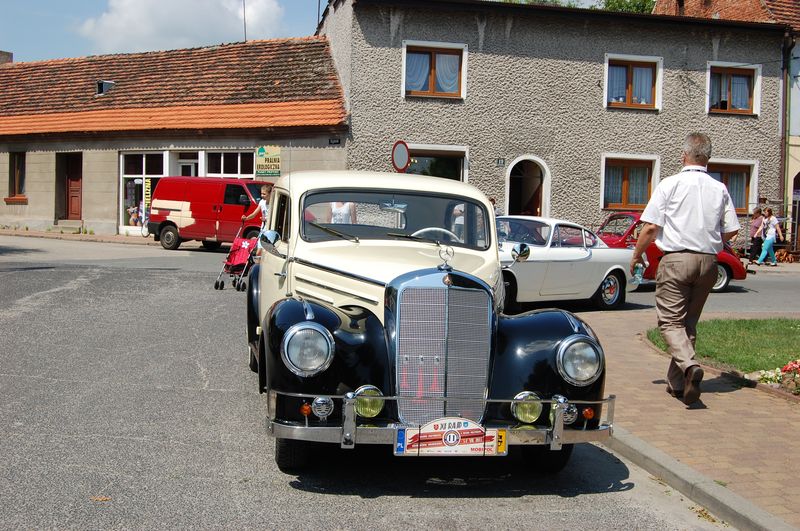 Zabytkowe pojazdy w Raszkowie