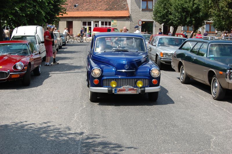 Zabytkowe pojazdy w Raszkowie