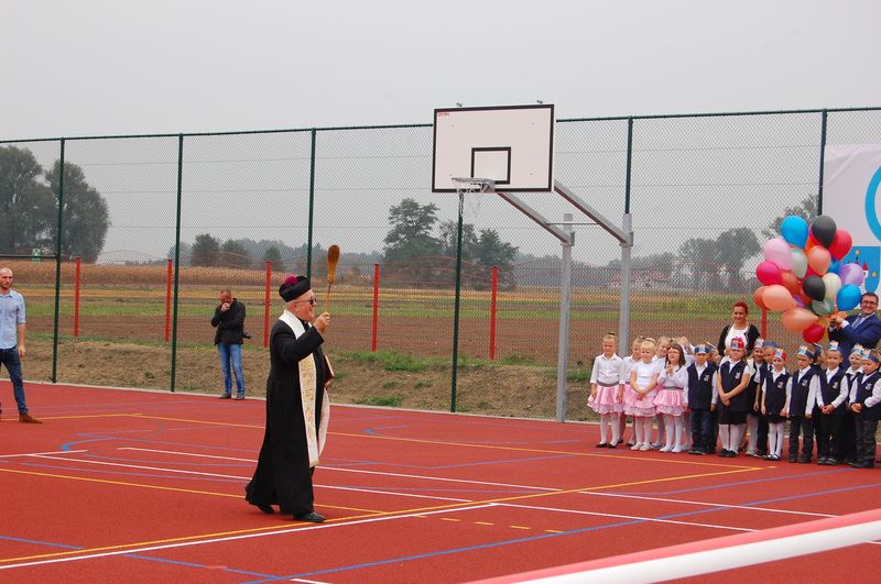 Nowe boisko sportowe w Radłowie