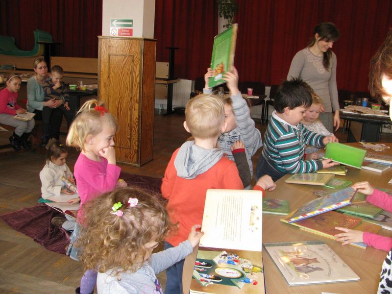 Misiowe święto w raszkowskiej bibliotece