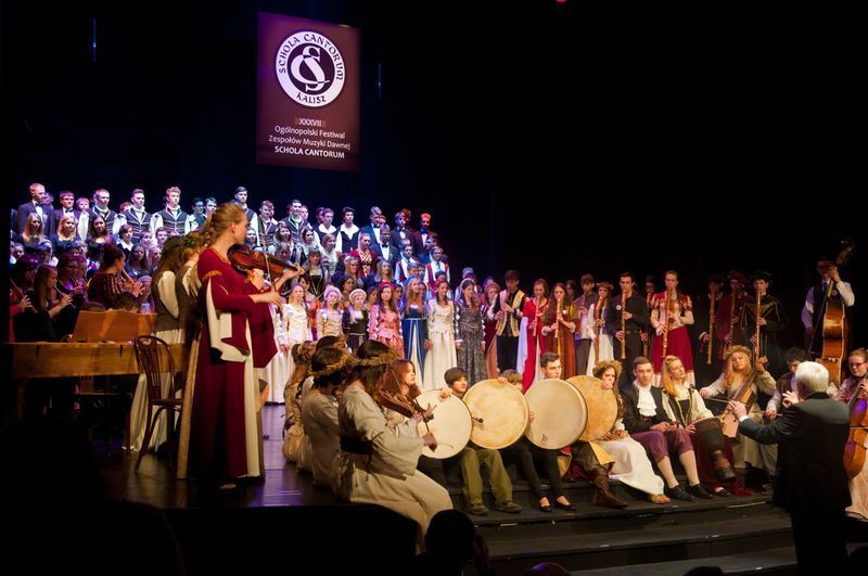 ŁOWCY NAGRÓD XXXVII OGÓLNOPOLSKIEGO FESTIWALU ZESPOŁÓW MUZYKI DAWNEJ "SCHOLA CANTORUM"