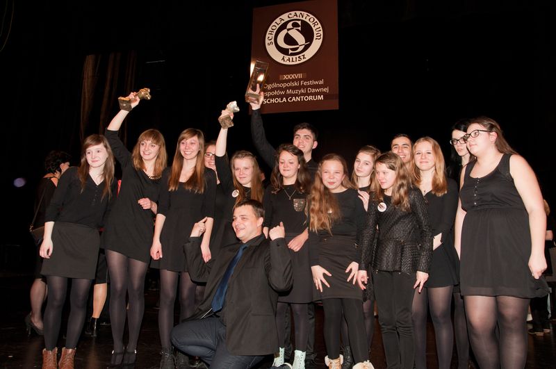 ŁOWCY NAGRÓD XXXVII OGÓLNOPOLSKIEGO FESTIWALU ZESPOŁÓW MUZYKI DAWNEJ "SCHOLA CANTORUM"