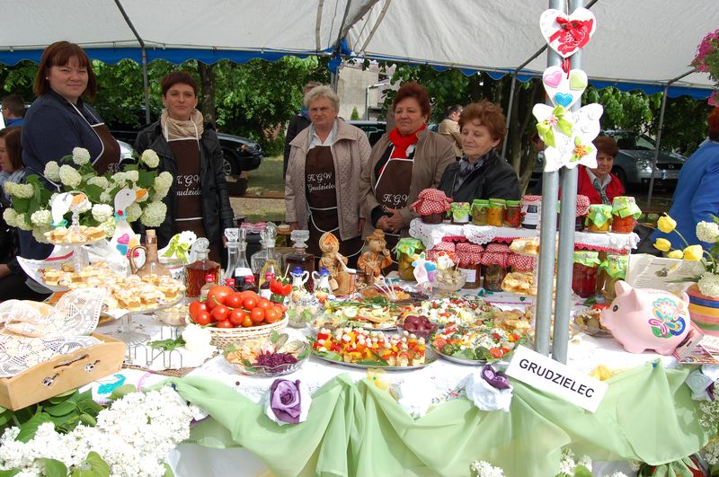 "Ogórki, marynaty, nalewki oraz pomidory, czyli domowe na zimę przetwory"