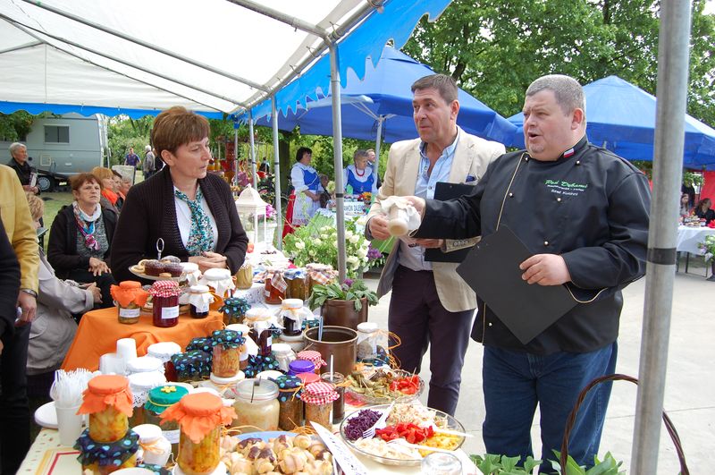 "Ogórki, marynaty, nalewki oraz pomidory, czyli domowe na zimę przetwory"