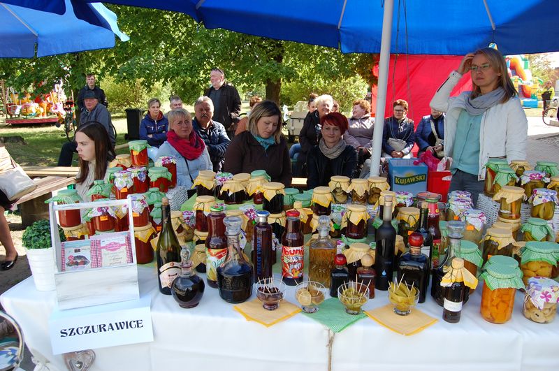 "Ogórki, marynaty, nalewki oraz pomidory, czyli domowe na zimę przetwory"