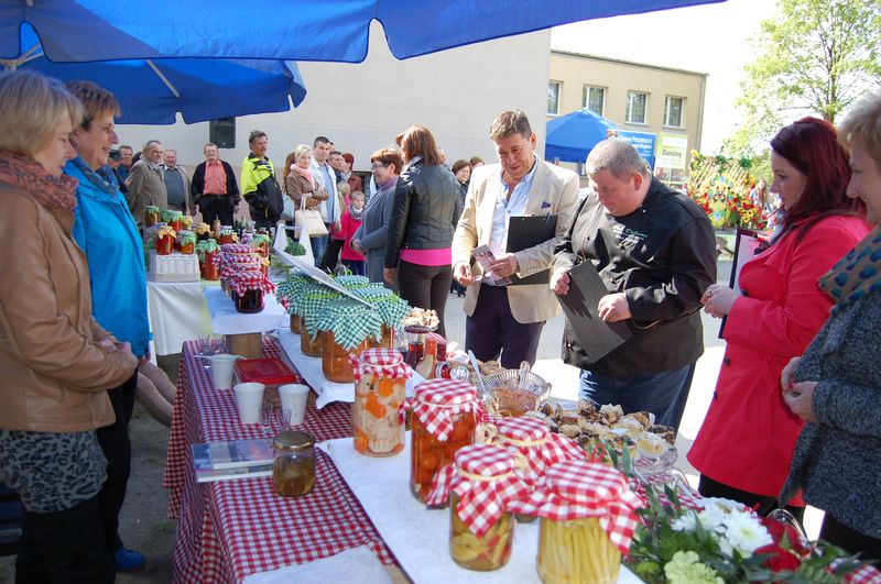 "Ogórki, marynaty, nalewki oraz pomidory, czyli domowe na zimę przetwory"