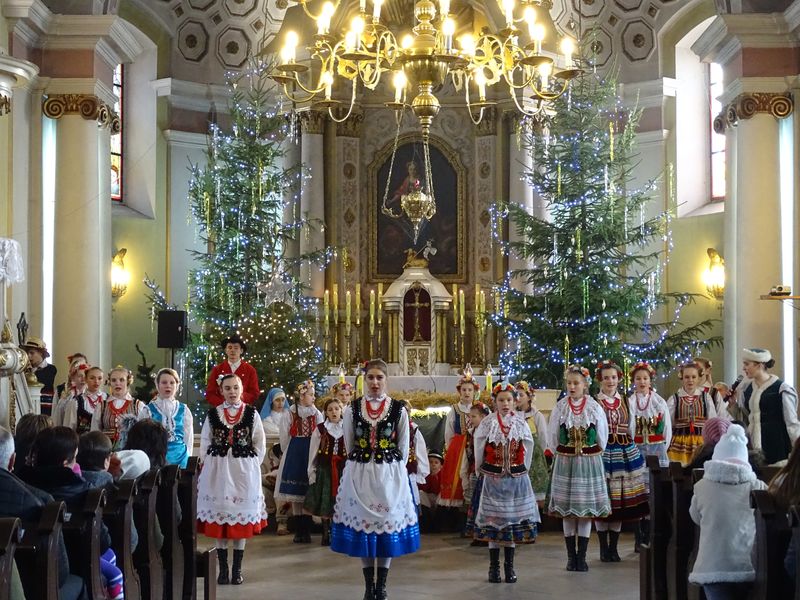 "Swojacy" tańczą kolędy