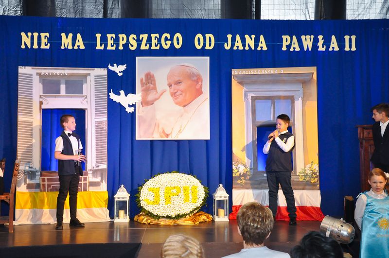 Szkoła Podstawowa w Radłowie otrzymała imię świętego Jana Pawła II