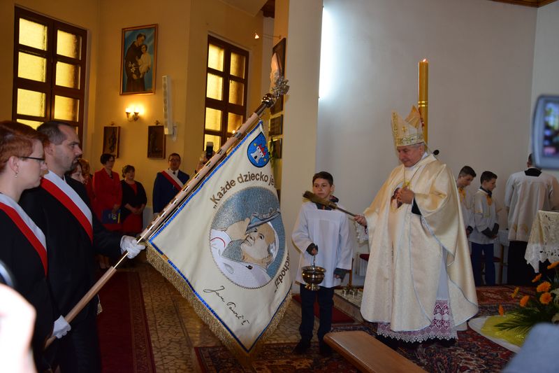 Szkoła Podstawowa w Radłowie otrzymała imię świętego Jana Pawła II