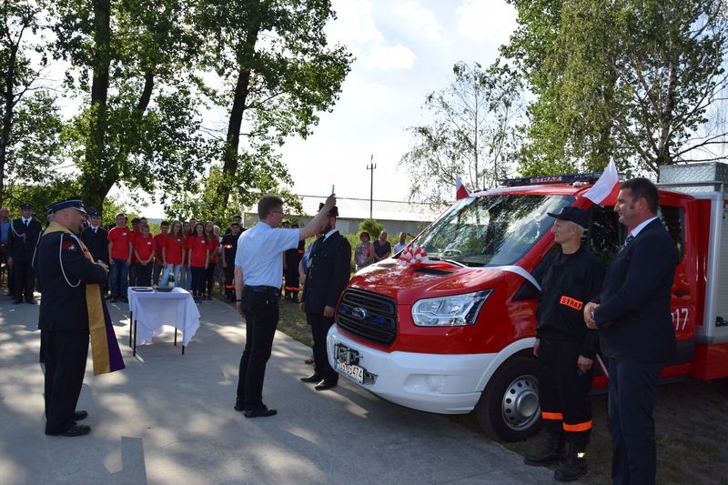 Nowy samochód w OSP Jaskółki