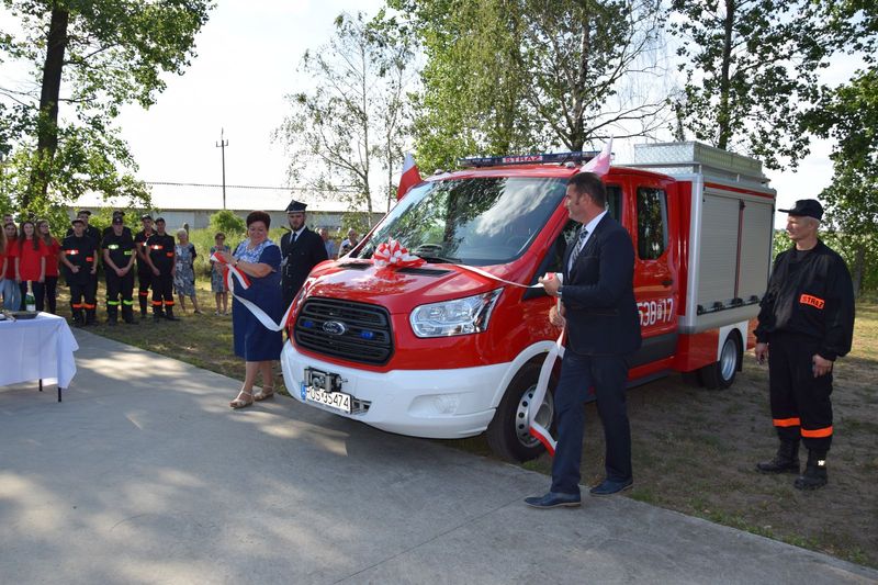 Nowy samochód w OSP Jaskółki