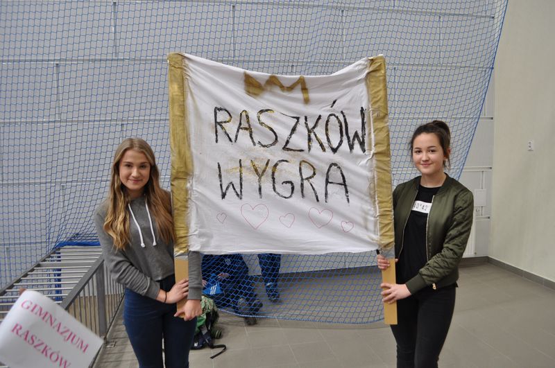 Drużyna z raszkowskiego gimnazjum Wicemistrzyniami Powiatu Ostrowskiego w piłce siatkowej