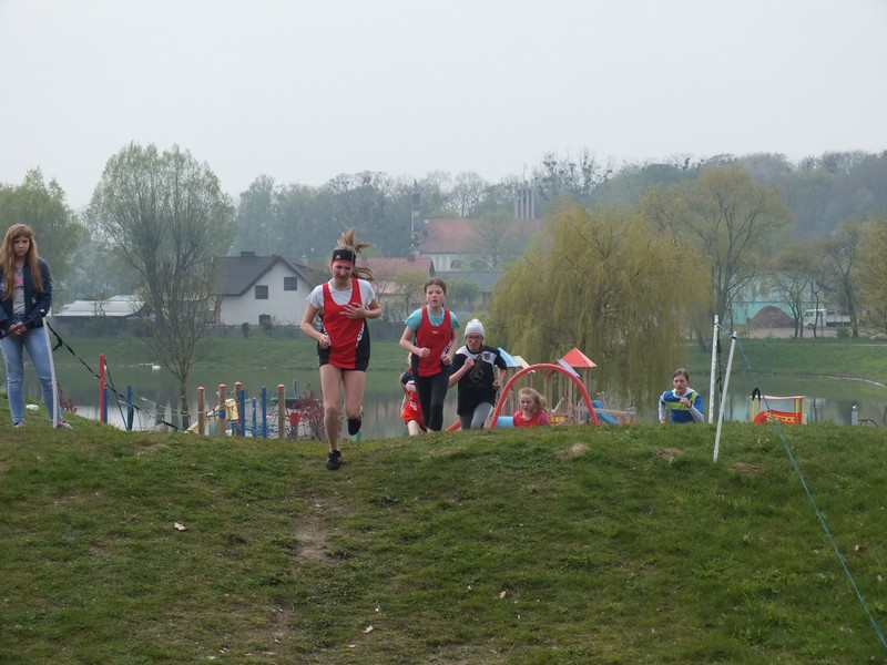 Biegacze z SP Raszków  najlepsi w powiecie ostrowskim