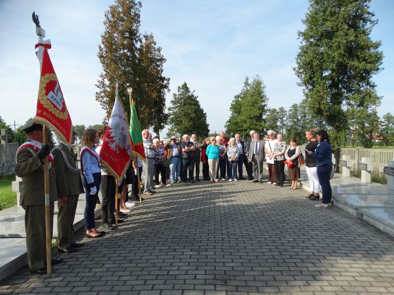 OBCHODY 78. ROCZNICY BITWY NAD BZURĄ z udziałem Pocztów Sztandarowych Szkoły Podstawowej im. Arkadego Fiedlera w Raszkowie