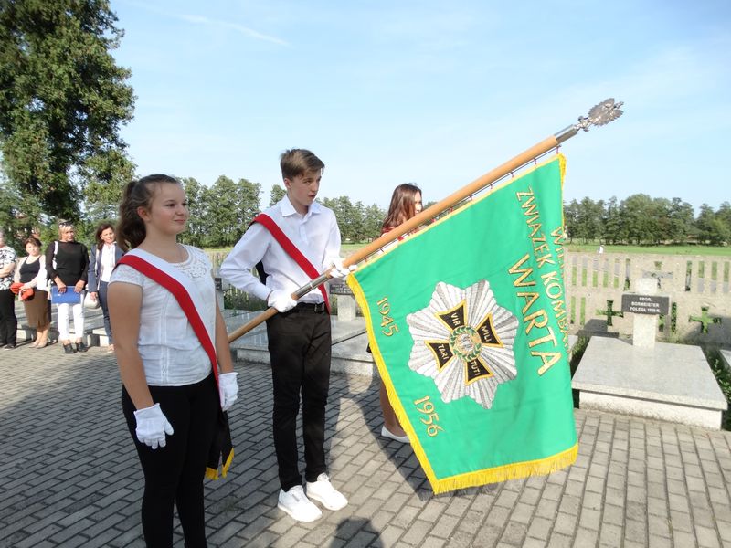 OBCHODY 78. ROCZNICY BITWY NAD BZURĄ z udziałem Pocztów Sztandarowych Szkoły Podstawowej im. Arkadego Fiedlera w Raszkowie