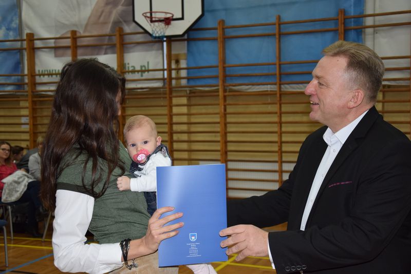 "Raszkowskie Wyprawki Niemowlaka" wręczone