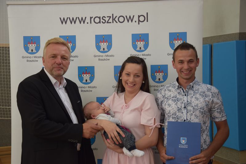 "Raszkowskie Wyprawki Niemowlaka" wręczone