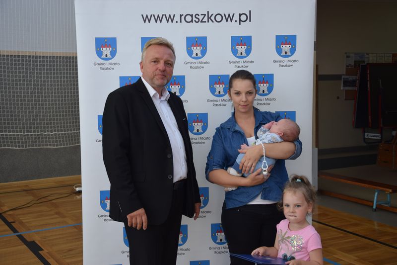 "Raszkowskie Wyprawki Niemowlaka" wręczone