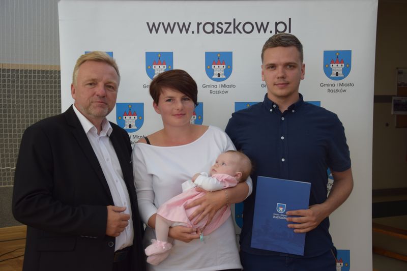 "Raszkowskie Wyprawki Niemowlaka" wręczone