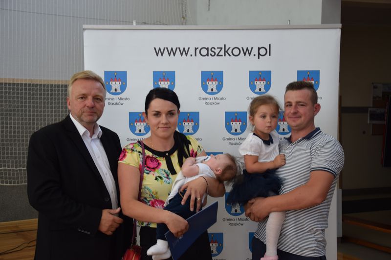 "Raszkowskie Wyprawki Niemowlaka" wręczone