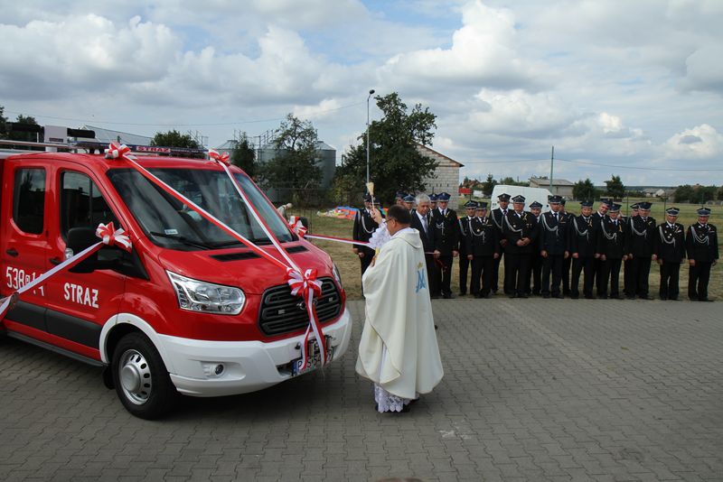 W Głogowej świętowano z okazji zakończenia żniw i przekazania nowego samochodu dla OSP