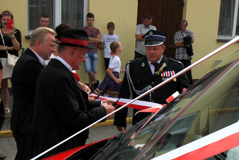 W Głogowej świętowano z okazji zakończenia żniw i przekazania nowego samochodu dla OSP