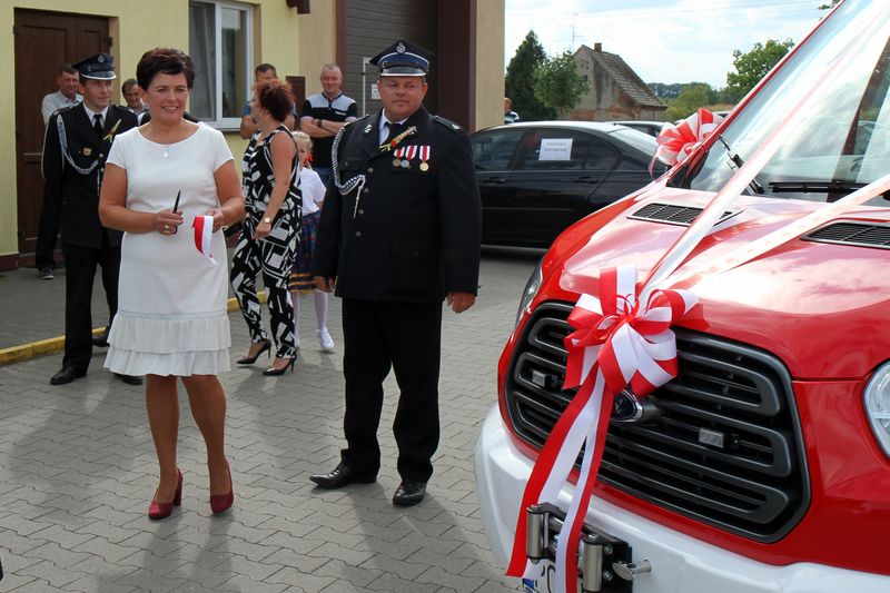 W Głogowej świętowano z okazji zakończenia żniw i przekazania nowego samochodu dla OSP