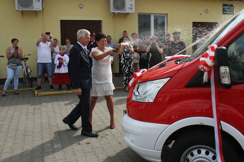 W Głogowej świętowano z okazji zakończenia żniw i przekazania nowego samochodu dla OSP