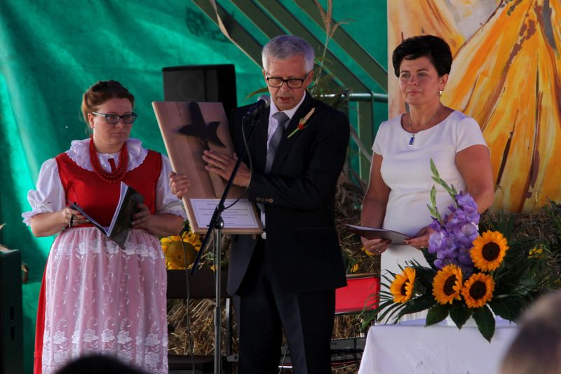 W Głogowej świętowano z okazji zakończenia żniw i przekazania nowego samochodu dla OSP