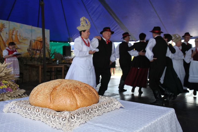 W Głogowej świętowano z okazji zakończenia żniw i przekazania nowego samochodu dla OSP