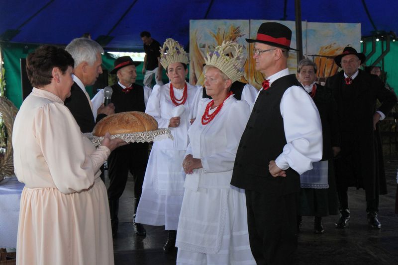 W Głogowej świętowano z okazji zakończenia żniw i przekazania nowego samochodu dla OSP