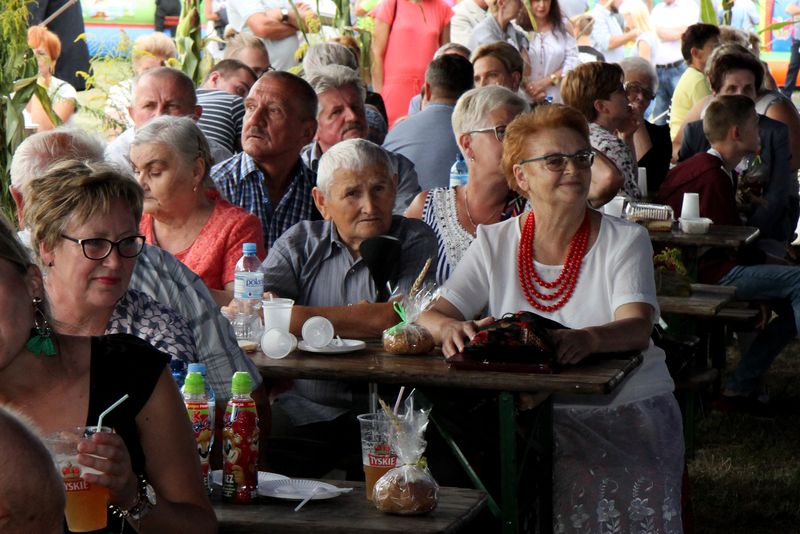 W Głogowej świętowano z okazji zakończenia żniw i przekazania nowego samochodu dla OSP