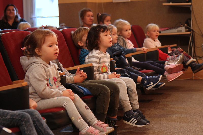 "JEDZMY ZDROWO, KOLOROWO" z Tolą i Bzikiem